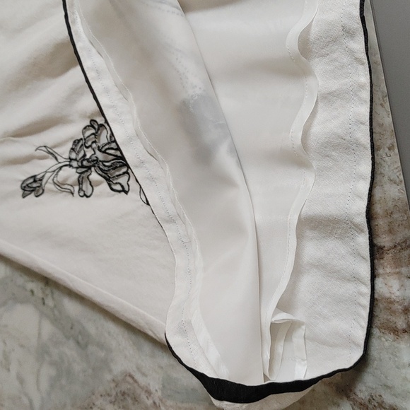 VTG Signature By Robbie Bee Embroidered Swing Skirt Black White Linen Mix Sz 6P - Picture 14 of 14
